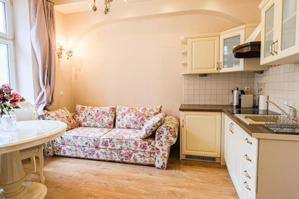 Romantic Free Parking Apartment