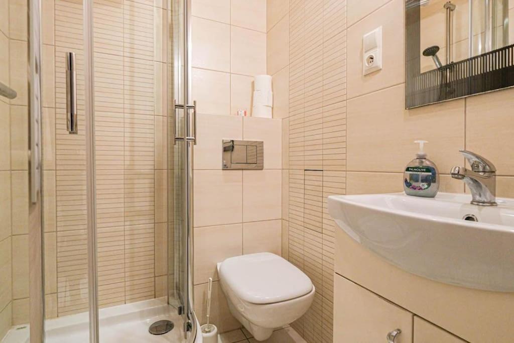 Romantic Free Parking Apartment
